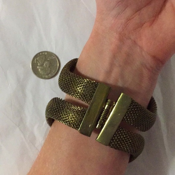 BOHO VINTAGE BRUSHED GOLD MESH METAL HINGE BANGLE BRACELET OS - Picture 3 of 6